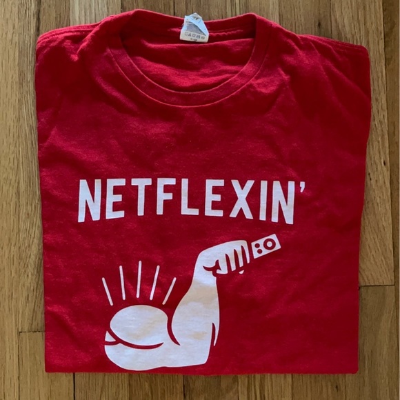 Netflexin' Mens Red T-shirt - Picture 6 of 6